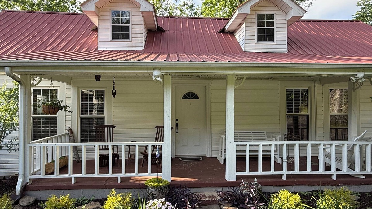 New Site Other | Farmhouse on Rock Creek Farm in Belmont. Enjoy a treehouse & wade Rock Creek