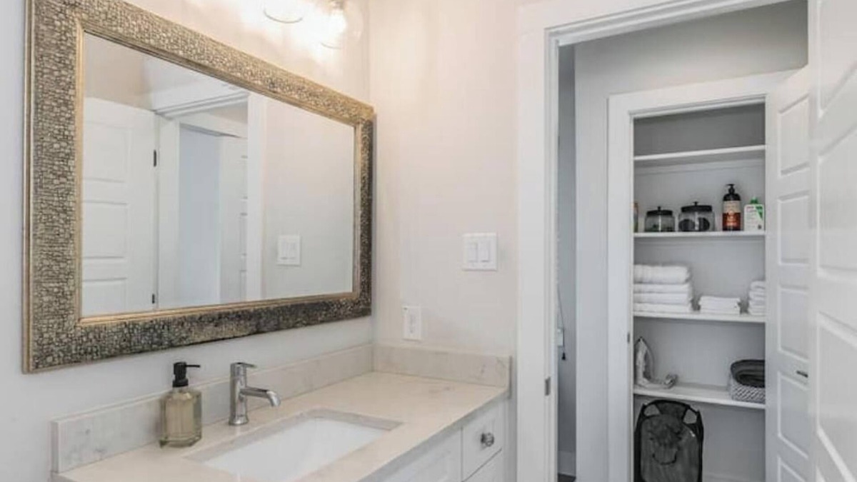 Roanoke Apartment | Farmhouse On Walnut