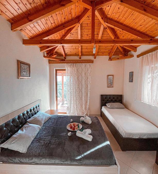 Qeparoi i Siperm Apartment | FarmHouse Qeparo
