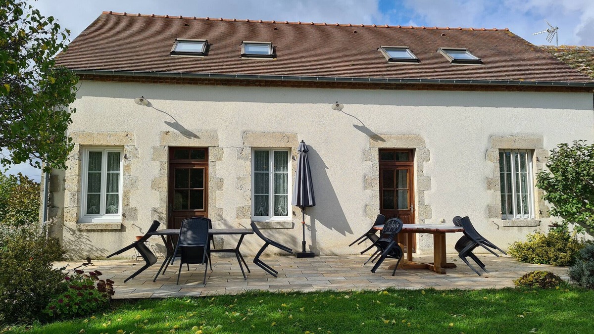 Chailly-en-Gatinais Cottage | Farmhouse Retreat in Scenic Gâtinais - Spacious, Accessible & Eco-Friendly