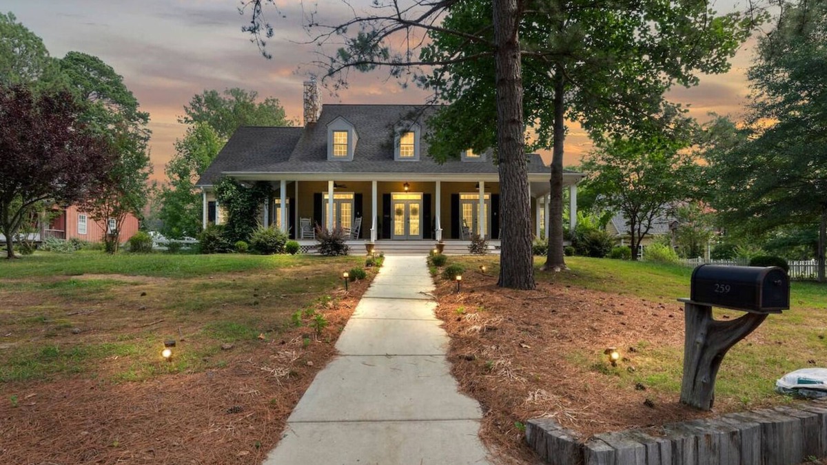 New Hill House | Farmhouse Retreat-Event Venue