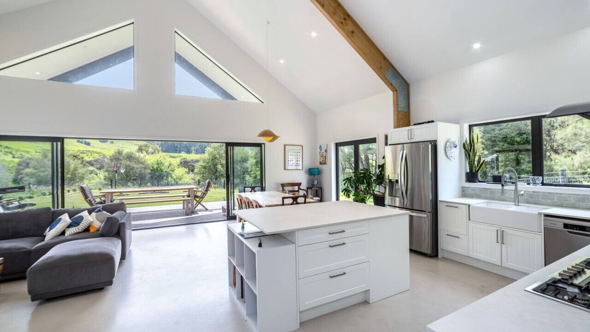 Martinborough House | Farmhouse Retreat, Longbush