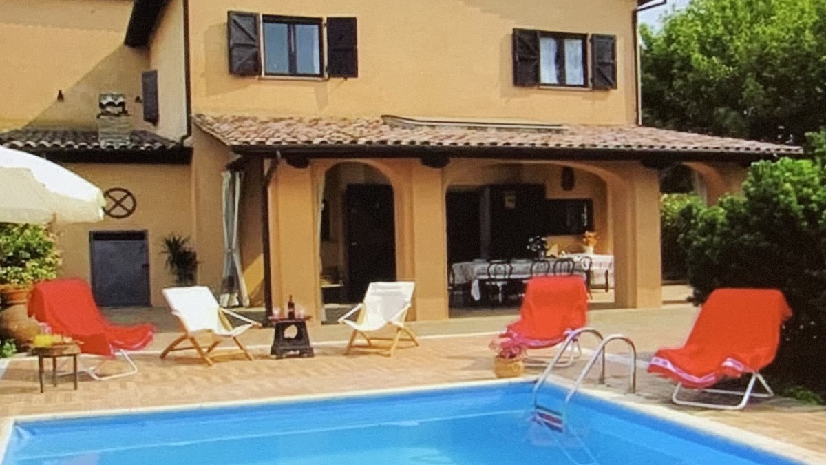 Calvi di Umbria Villa | Farmhouse with pool and park, ideal for families or groups of friends