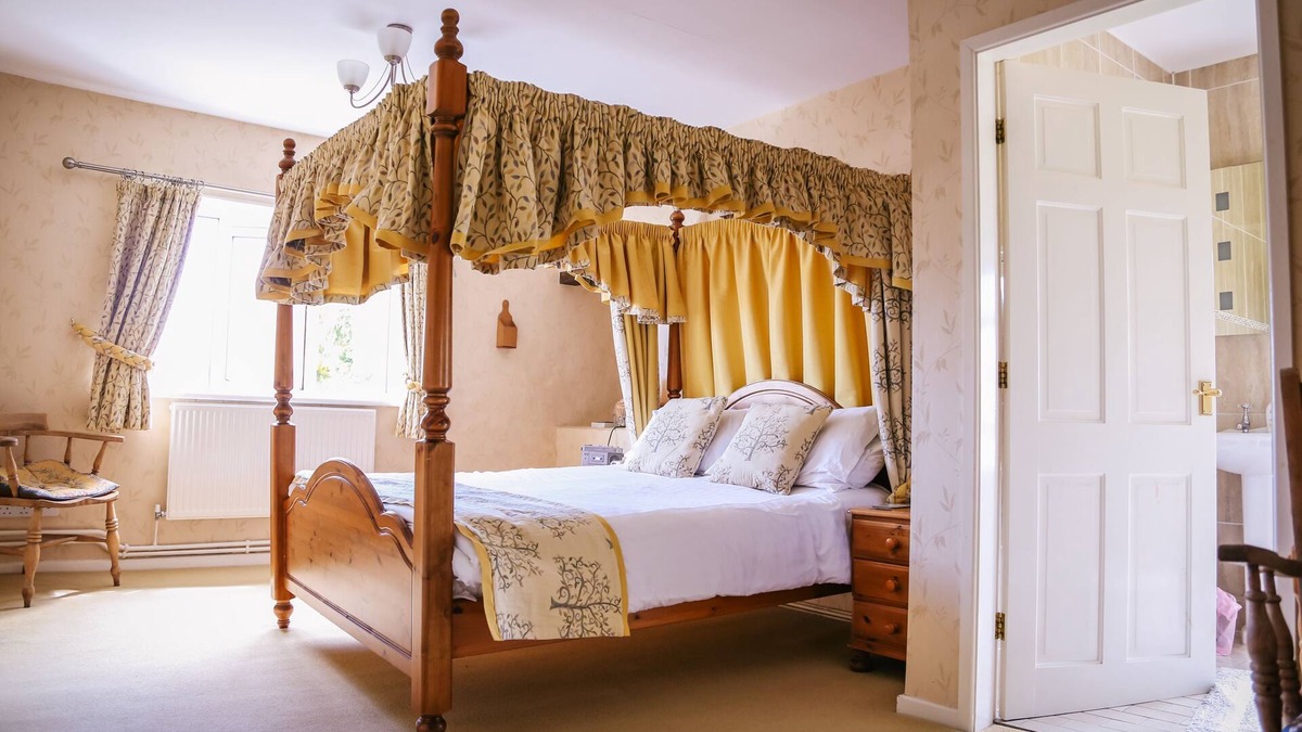 Malpas House | Farmhouse Wing - Stunning 2 bedroomed Farmhouse.