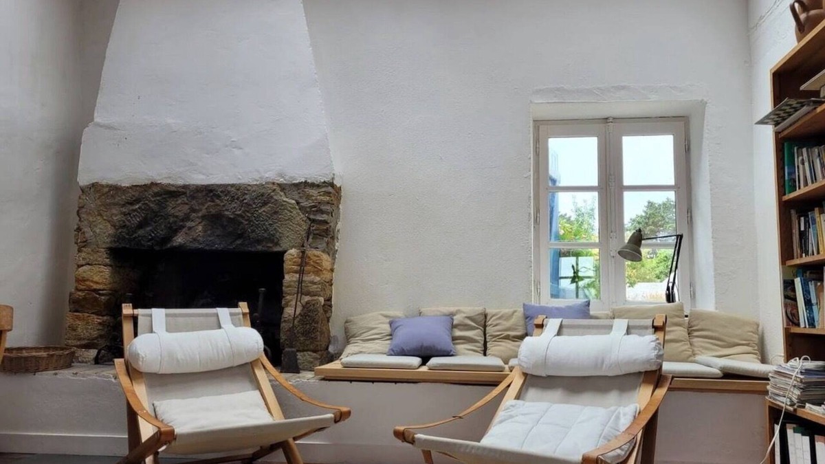 Locmaria House | Farmhouse with large garden surrounded by sea