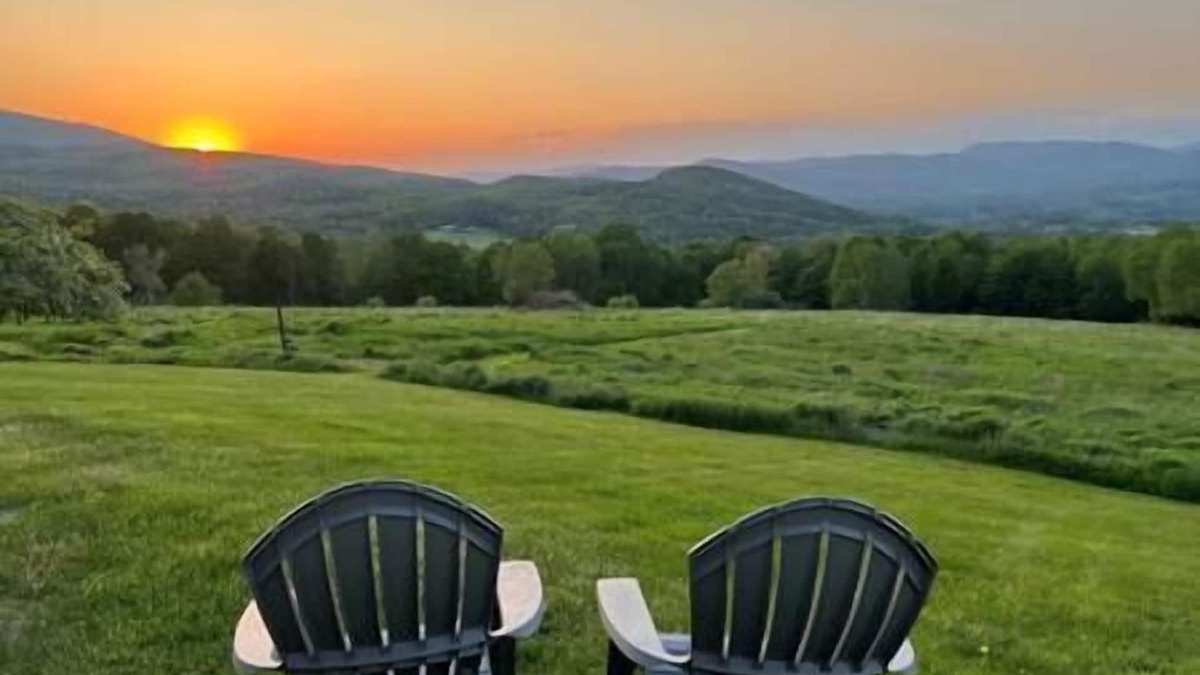 Johnson House | Farmhouse with Mountain Views Near Stowe/Smuggs
