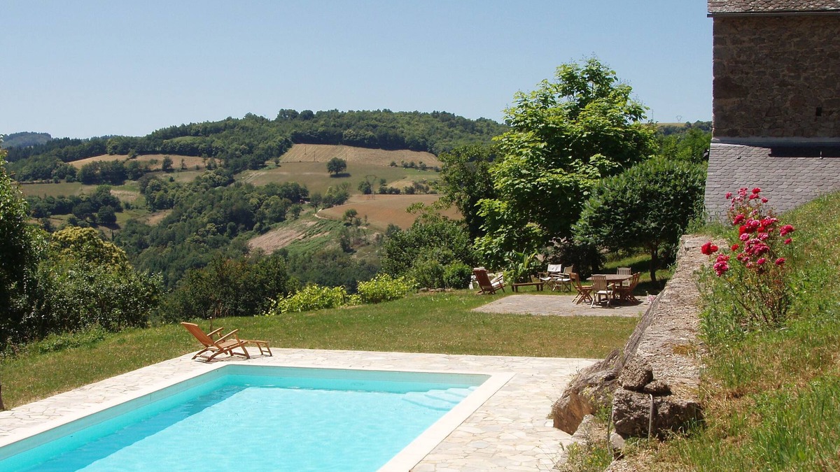 Espeyrac House | Farmhouse with pool and outstanding views near River Lot from £600 pw