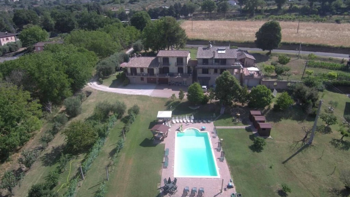 Rivotorto House | Farmhouse with private pool near Assisi -25 people