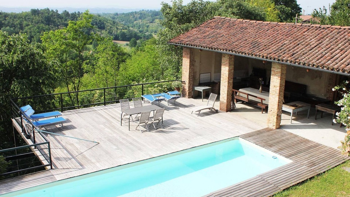 Portacomaro House | Farmhouse with swimming pool in the green countryside of Monferrato astigiano.