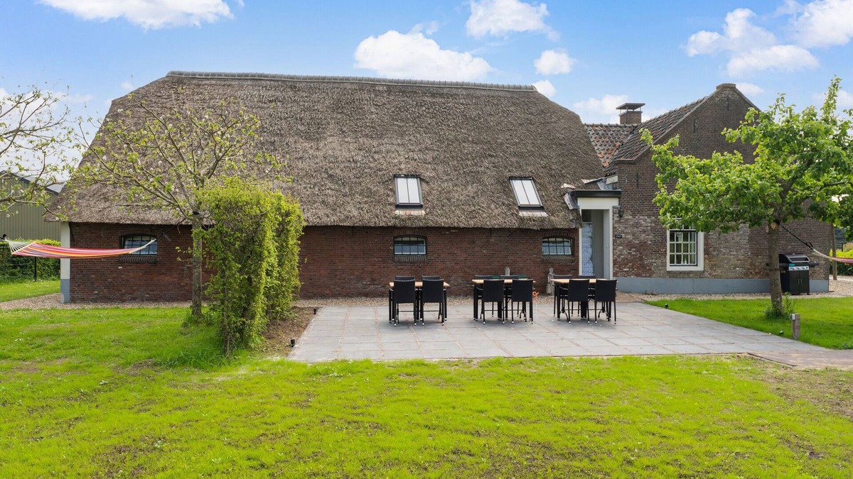 Montfoort House | Farmhouse with terrace in Montfoort