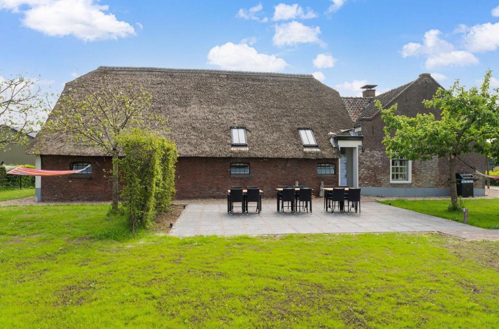 Montfoort House | Farmhouse with terrace in Montfoort