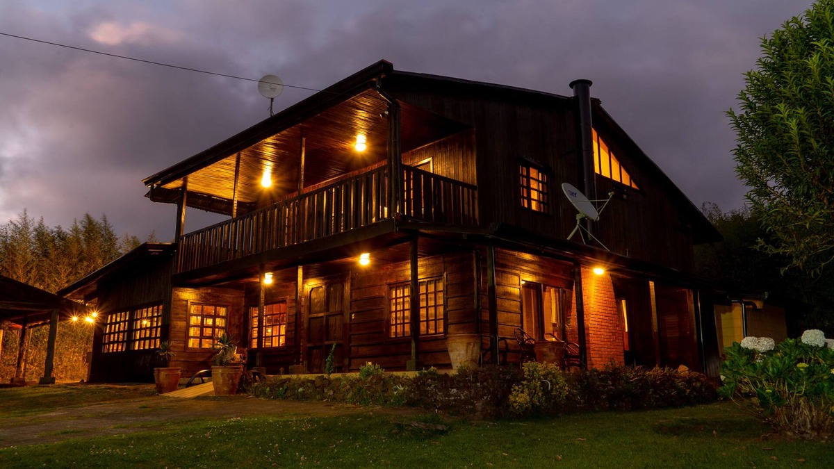 Poas Volcano National Park Cabin | FARMLAND PARADISE, Poas Volcano 4-bedroom cabin