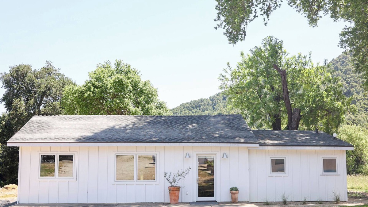 Templeton House | Farmstay off 46W + Vineyard Drive, Paso Robles Lavender Co, w/Hot tub
