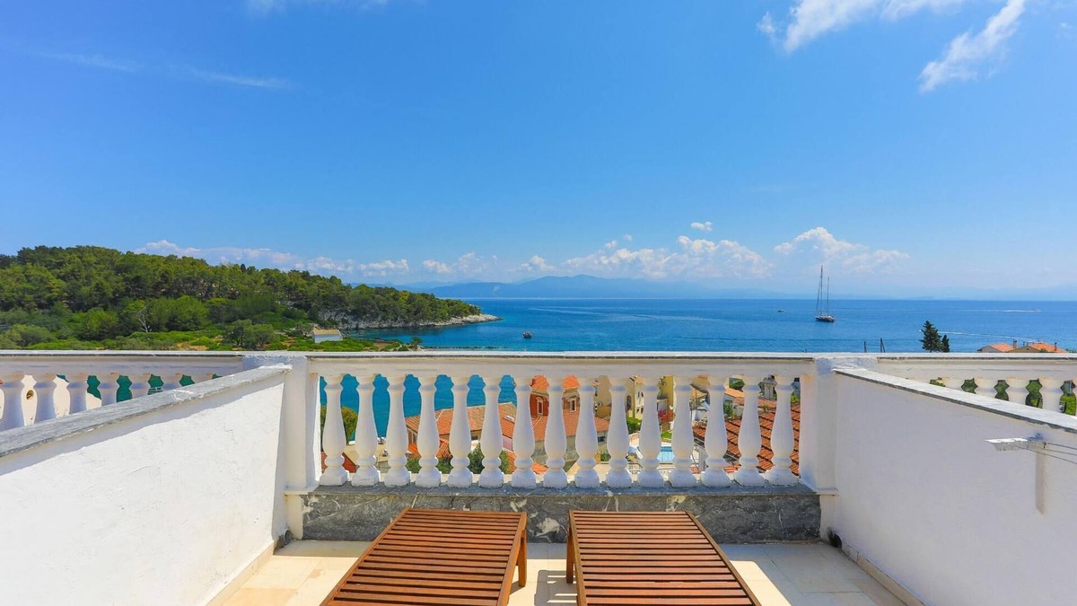Gaios Apartment | Faros Dio Gaios Studio sea Views Private Sun-loungers