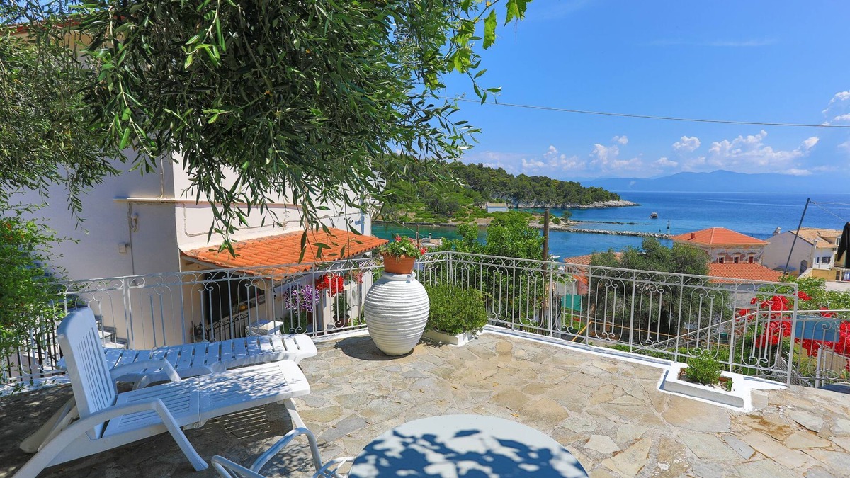 Gaios Apartment | Faros Epta: Gaios studio, sea views, private sun-loungers