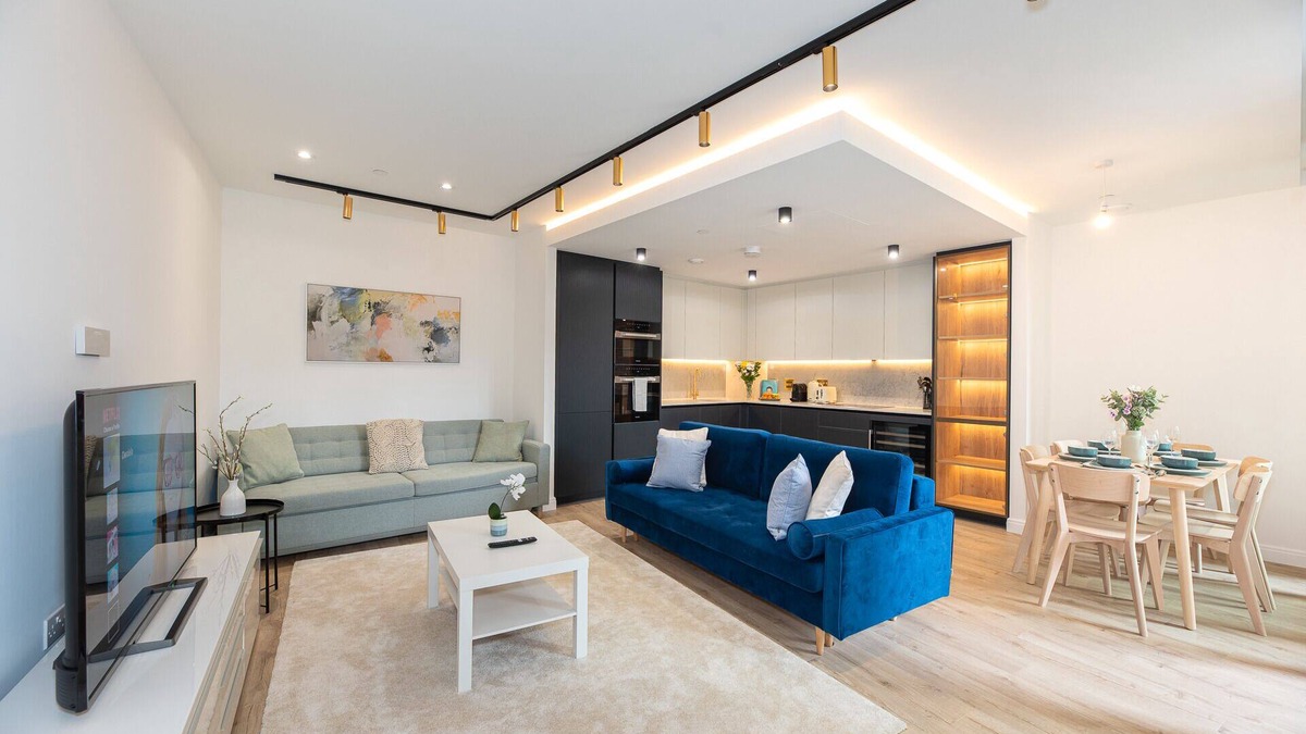 St Luke's Apartment | Farringdon Lux 2-bed flat w. Balcony - Clerkenwell