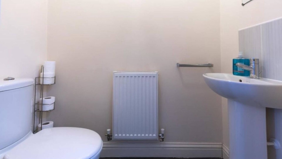 Holbrooks House | Fast Wi-Fi, Parking Available, Special Discount & Contractors in Coventry