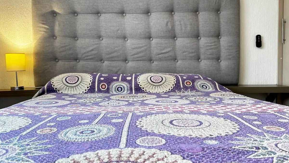 Guadalajara Apartment | Fast WiFi★Wash/Dry★ComfyBed★Free Parking★24-7Securityn