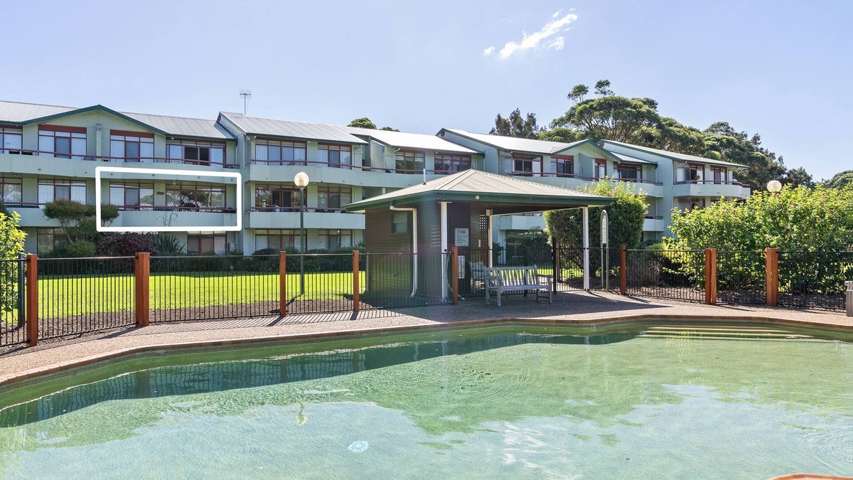 Mollymook Beach Apartment | Fathoms 7 - Beach, Pool, Tennis and Wifi -Linen Provided