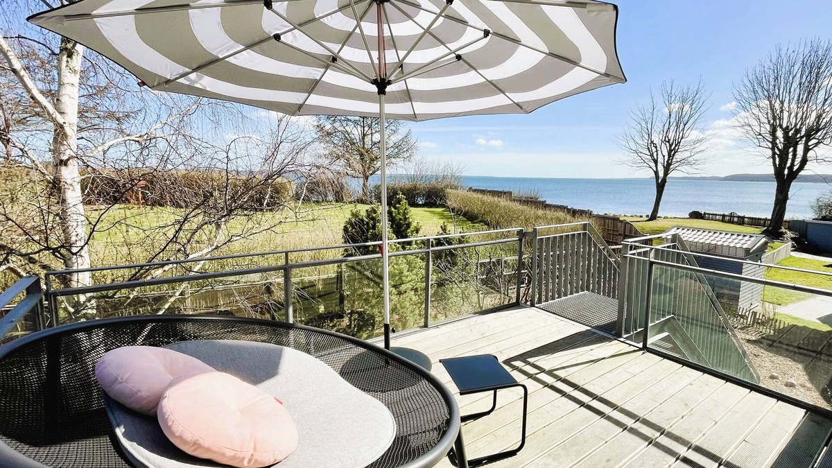 Bockholm House | Favorite place by the sea - Holiday home Haifischsieben with sea view, fireplace and sauna