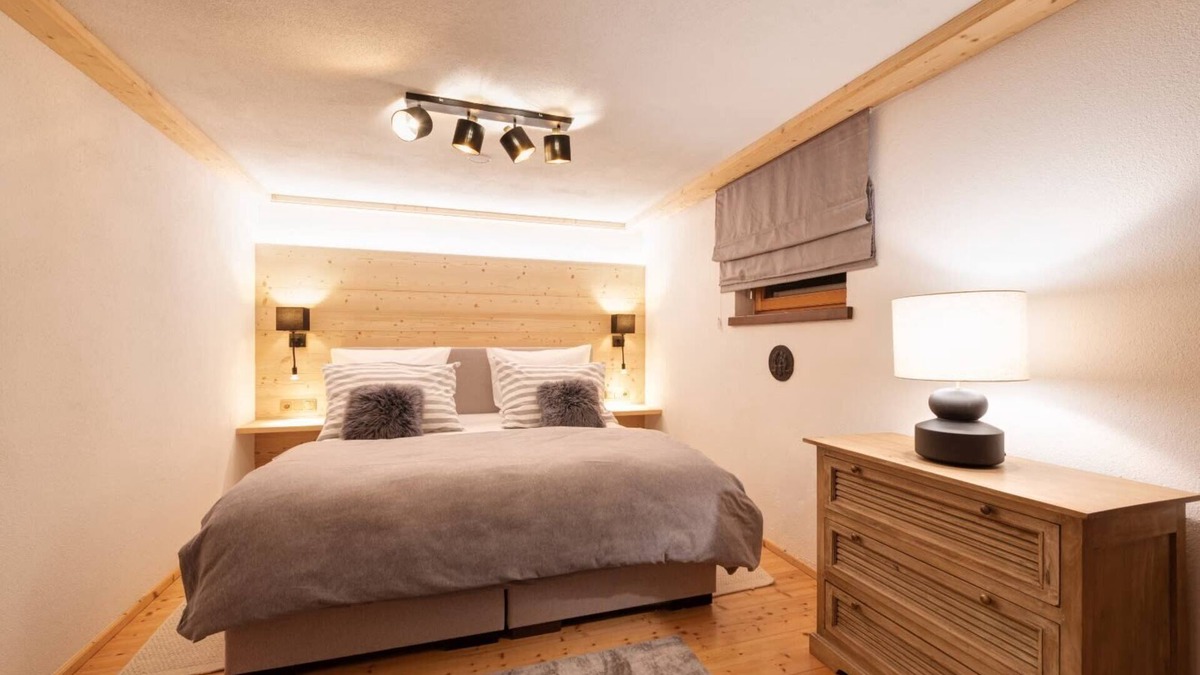 Pettneu am Arlberg Apartment | ☆ FavoriteStays Comfort Apartment with Terrace