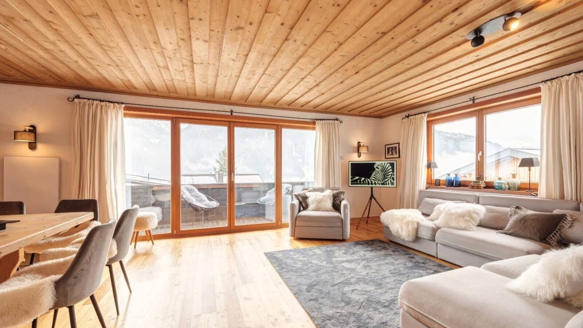 Pettneu am Arlberg Apartment | ☆ FavoriteStays Premium Apartment with balcony