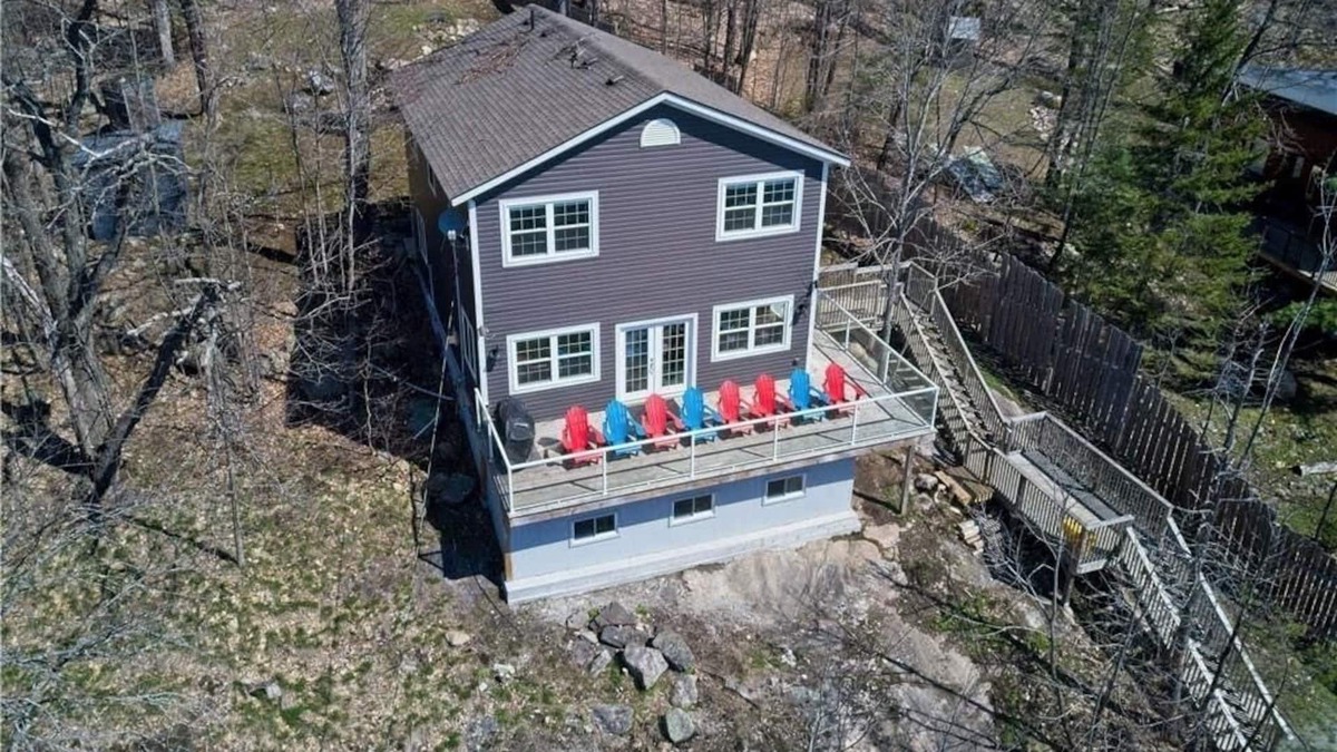 Huntsville Cottage | Fawn Ridge Cottage: Lovely Muskoka Hillside Escape