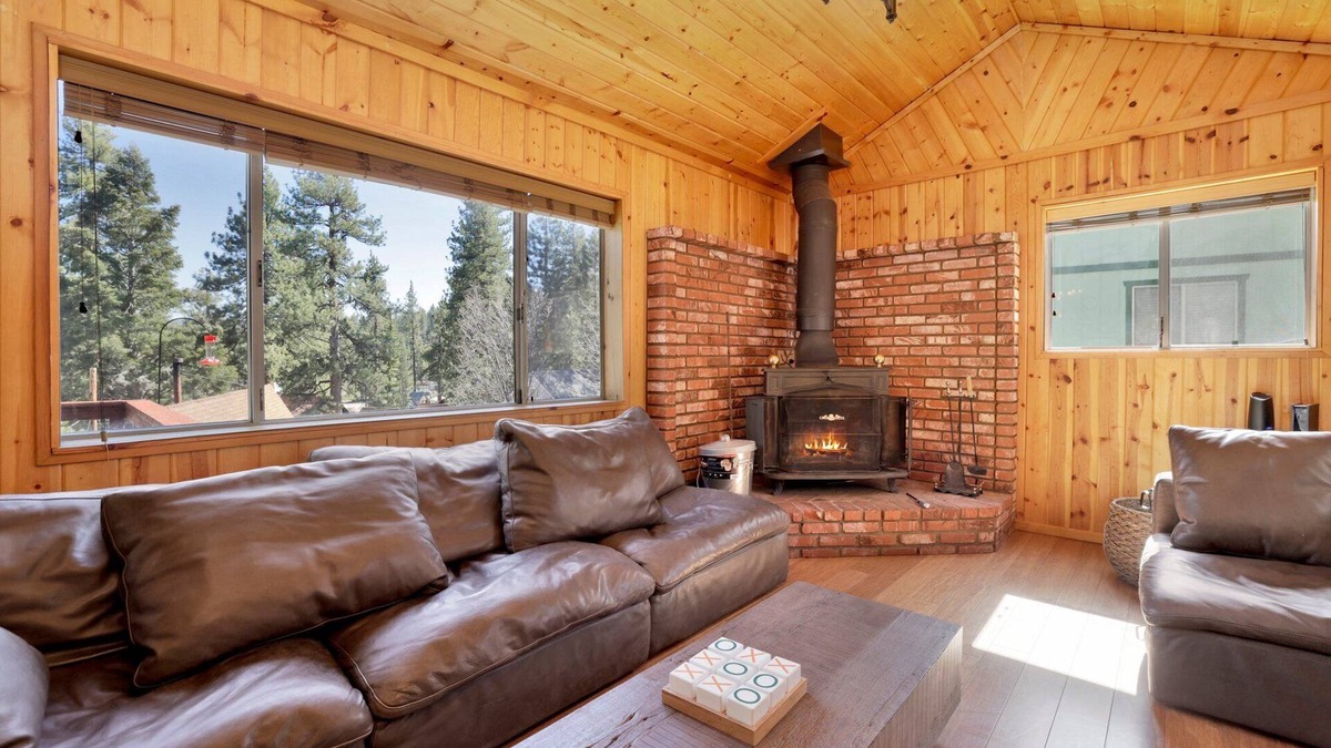 Patton Cabin | Fawnskin Pines Relaxing Mountain Cottage