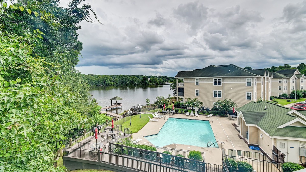 Westover Condo | Fayetteville Autumn Escape: Lake Views + Home Gym