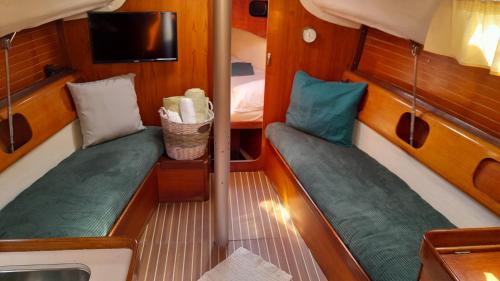 Gaios Boat Rental | FEAKAS
