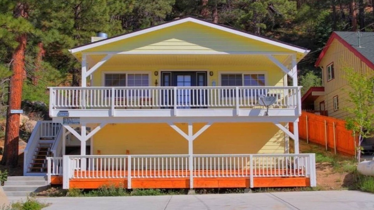 Fawnskin Cabin | FeatherNest Cabin in Fawnskin