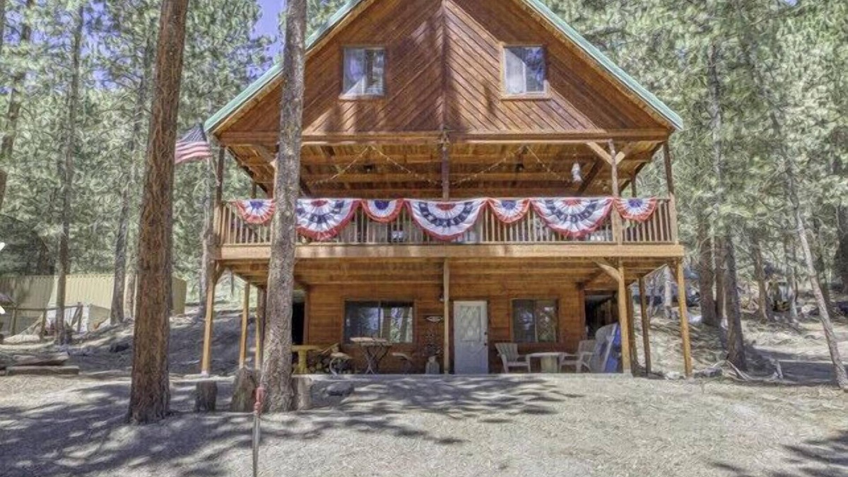 Featherville Cabin | Featherville Mountainside Cabin (Great for families) 4 bedroom + 1 loft