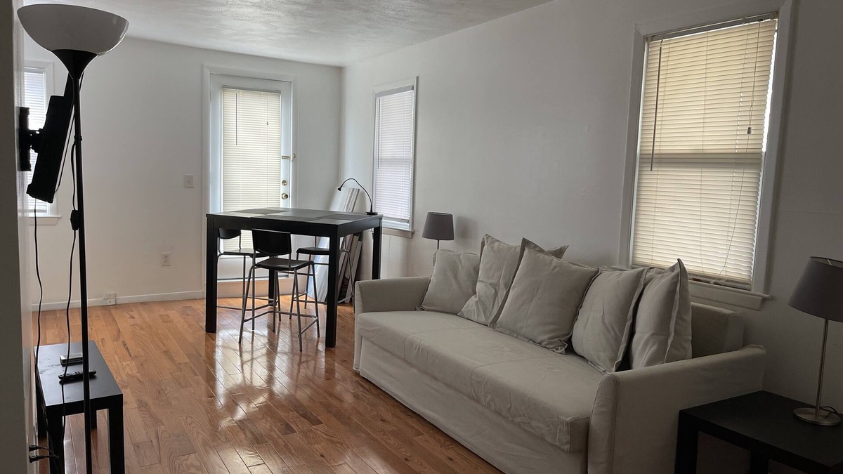 Federal Hill Condo | Federal Hill 2 bedroom King bed Parking PLEASE READ DESCRIPTION BEFORE BOOKING