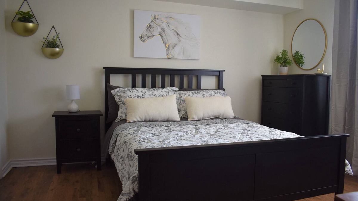 North Dallas Condo | Feel at Home at this central and spacious 1 bedroom condo
