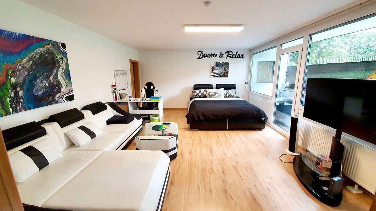 Landstuhl Apartment | Feel at home in my modern art studio apartment!