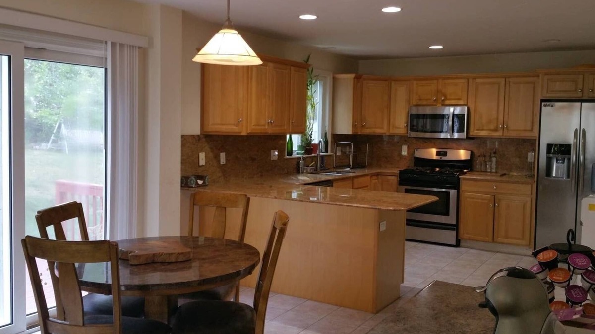 Framingham House | Feel at Home in spacious 3B-2.5Ba -Mall/MBTA/Park