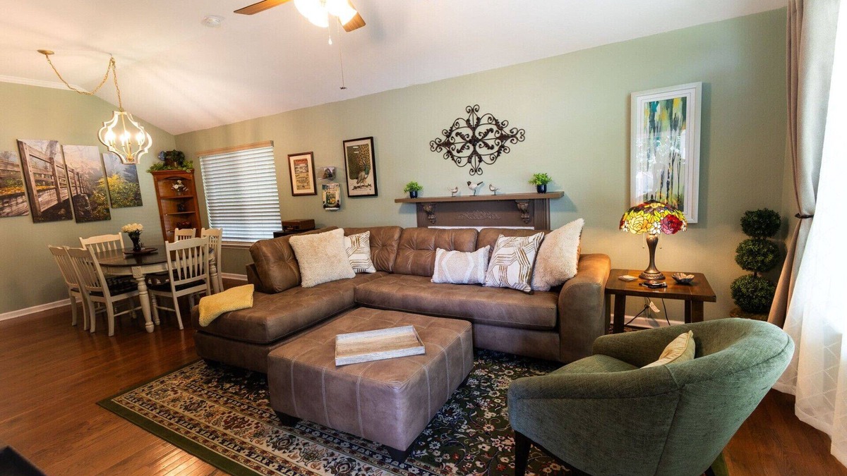 Thompson's Station House | Feel at home in style, comfort, cleanliness & convenience- Enjoy all the details