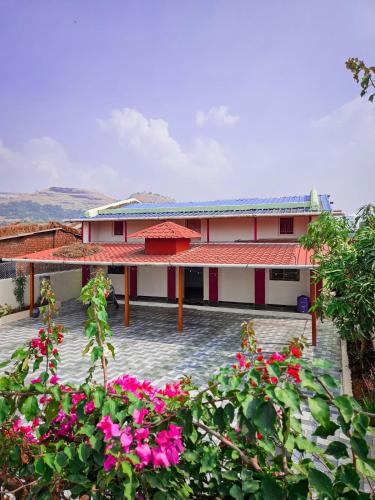 Akola Apartment | Feel at Home with Mountain Views & Fog