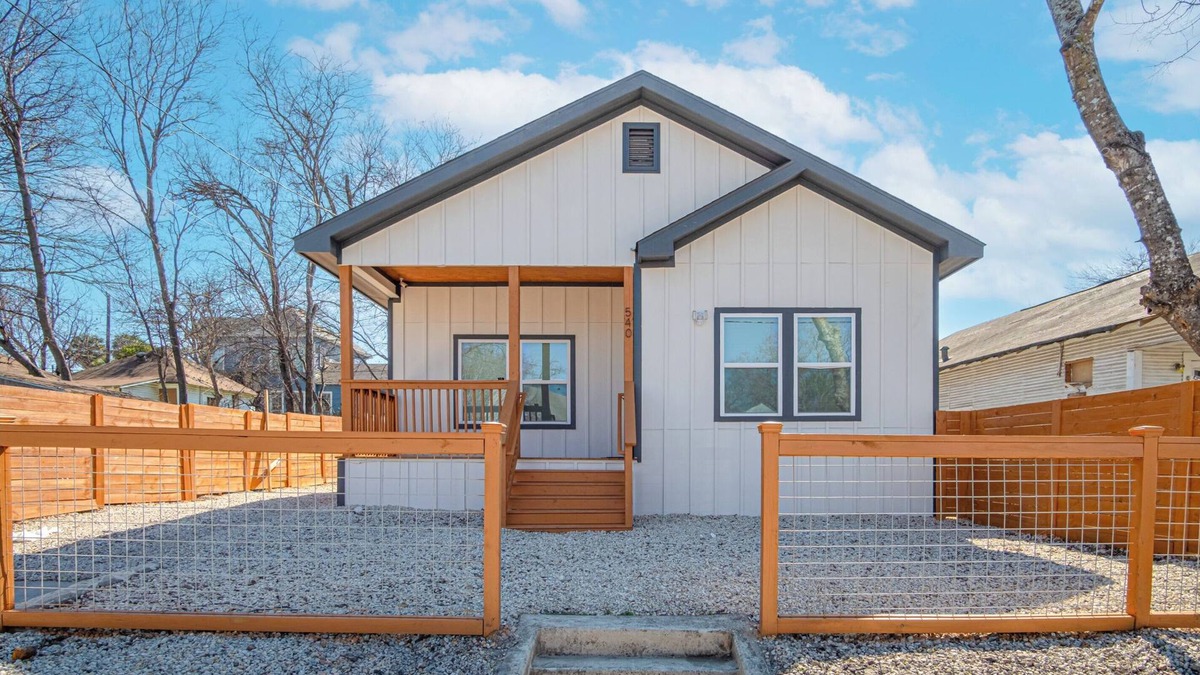 Denver Heights House | Feel, Chill and Enjoy 4BR/3BA Near Fun Riverwalk!