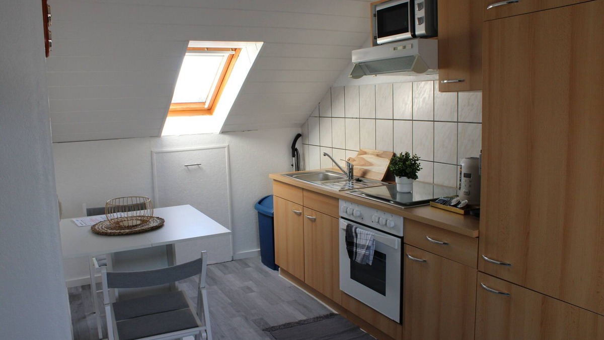 Untergruppenbach Apartment | Feel-good apartment with castle view and highway connection