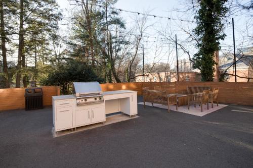 Radnor - Fort Myer Heights Apartment | Feel Like at Home From Arlington in This Stylish Apt