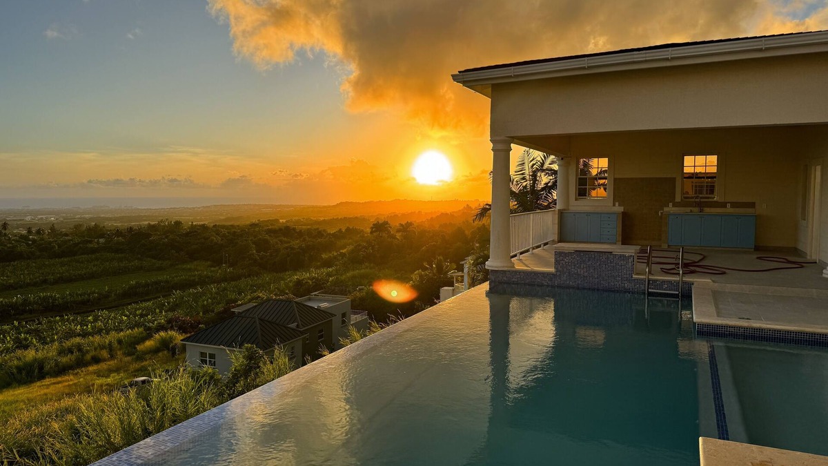 West Coast House | Feel like when you're at home.n12462311839