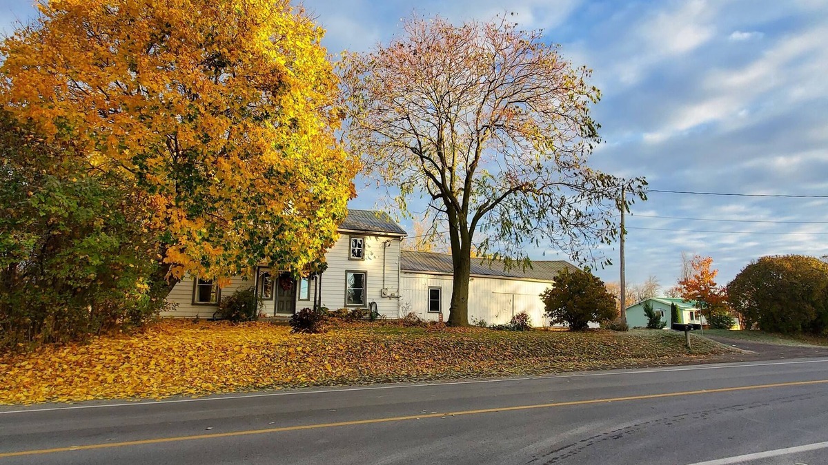 Greater Napanee Cottage | Feel the Country Vibe in this 4-bedroom Farmhouse Inn! Close to Kingston, PEC