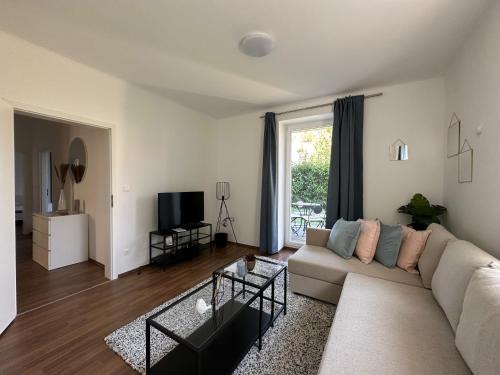 Ebreichsdorf Apartment | FeelHome-GolfClub-Terrasse-6 Gäste-WiFi-Smart TV
