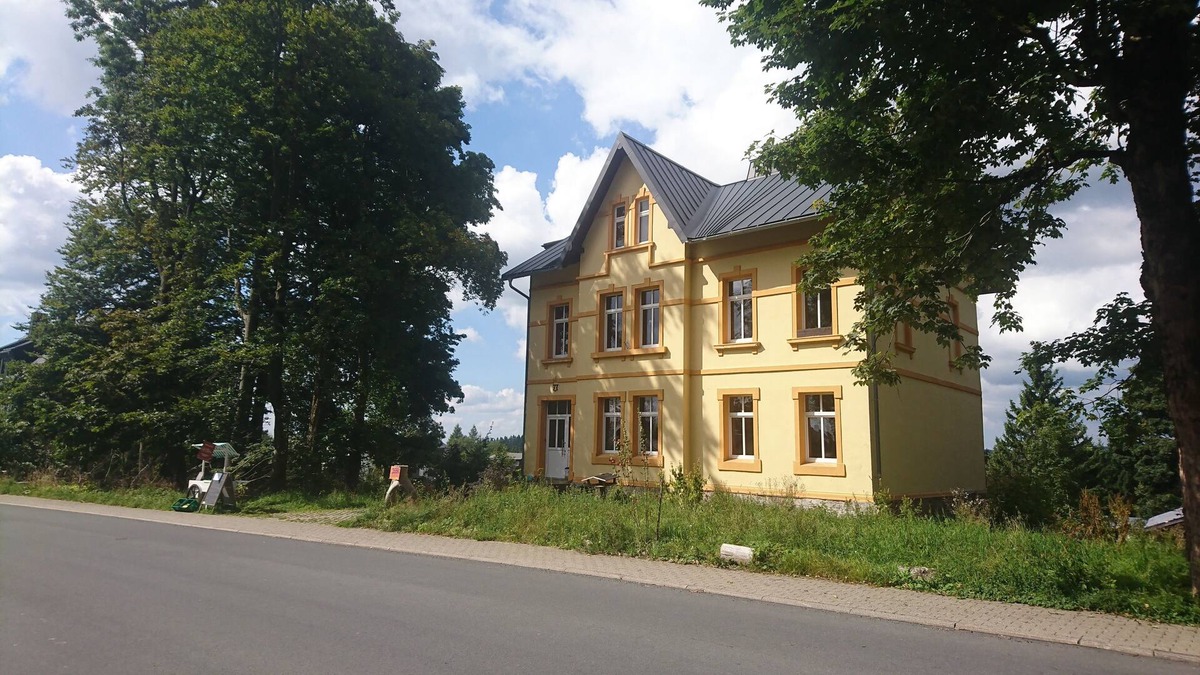 Neustadt am Rennsteig Apartment | Feeling close to nature in a somewhat different holiday home