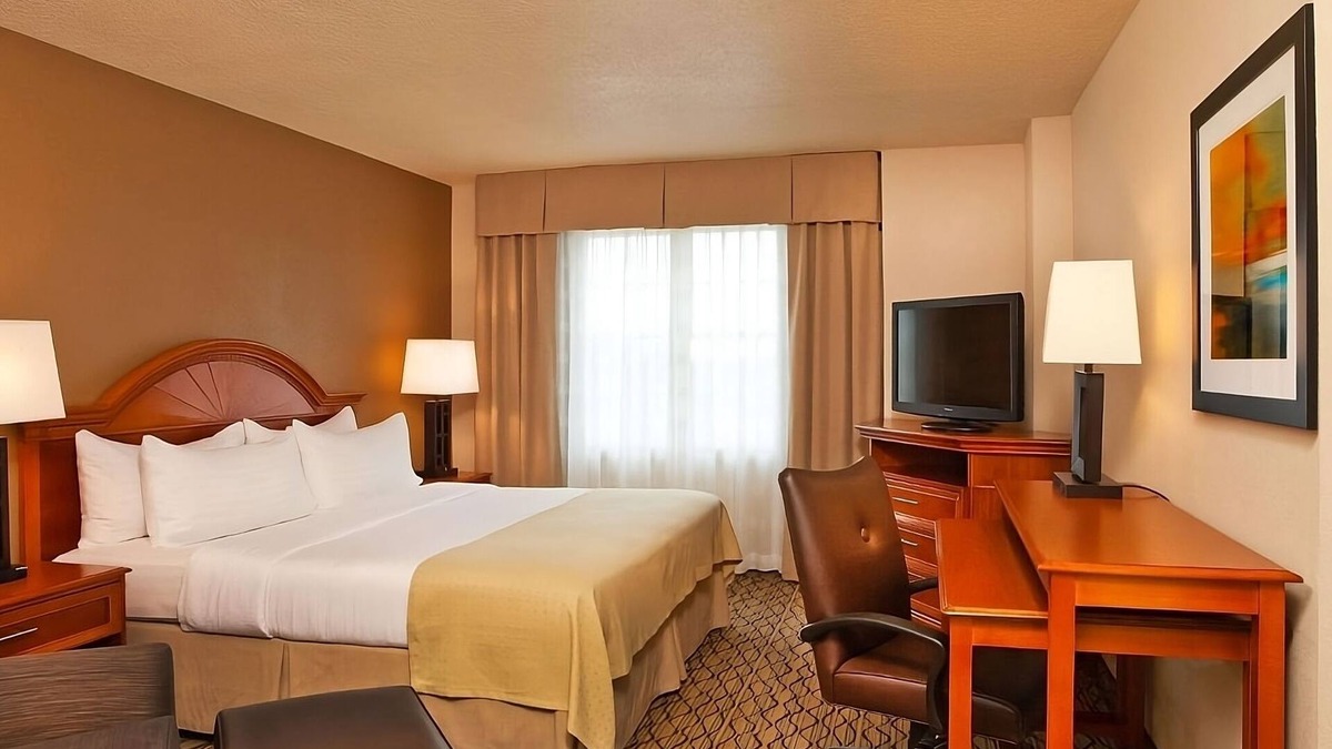 College Park Hotel | Feels Just Like Home! Short Drive to Georgia Aquarium, Pet-Friendly!