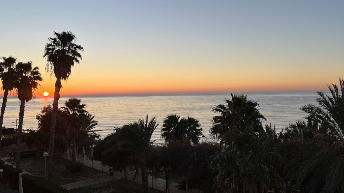 Coveta Fuma Apartment | Feet in the water at EL CAMPELLO - ALICANTE (Costa Blanca)
