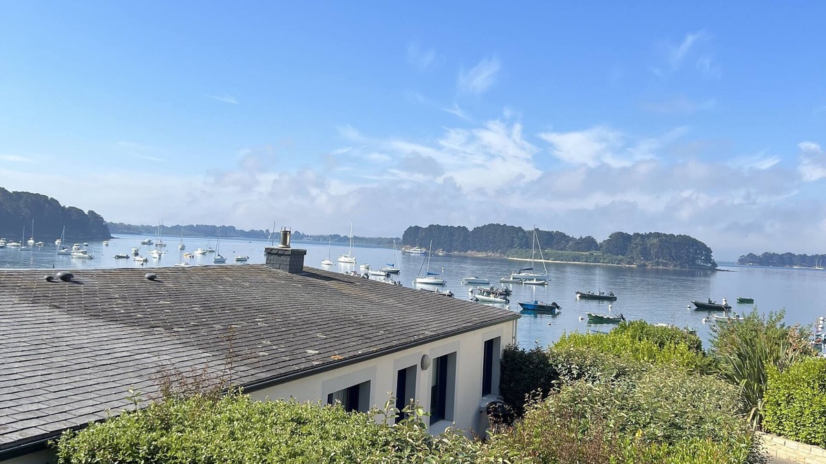 Larmor-Baden House | FEET IN THE WATER, WITH AN AMAZING VIEW
