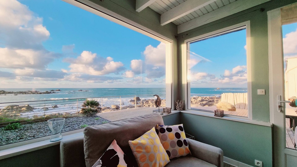 Plouescat Villa | Feet in the water: IMPRENABLE SEA VIEW + JACUZZI