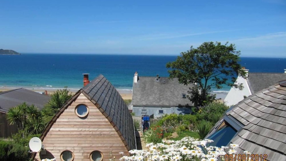 Locquirec House | Feet in the water, wooden house with terrace, breathtaking sea view.